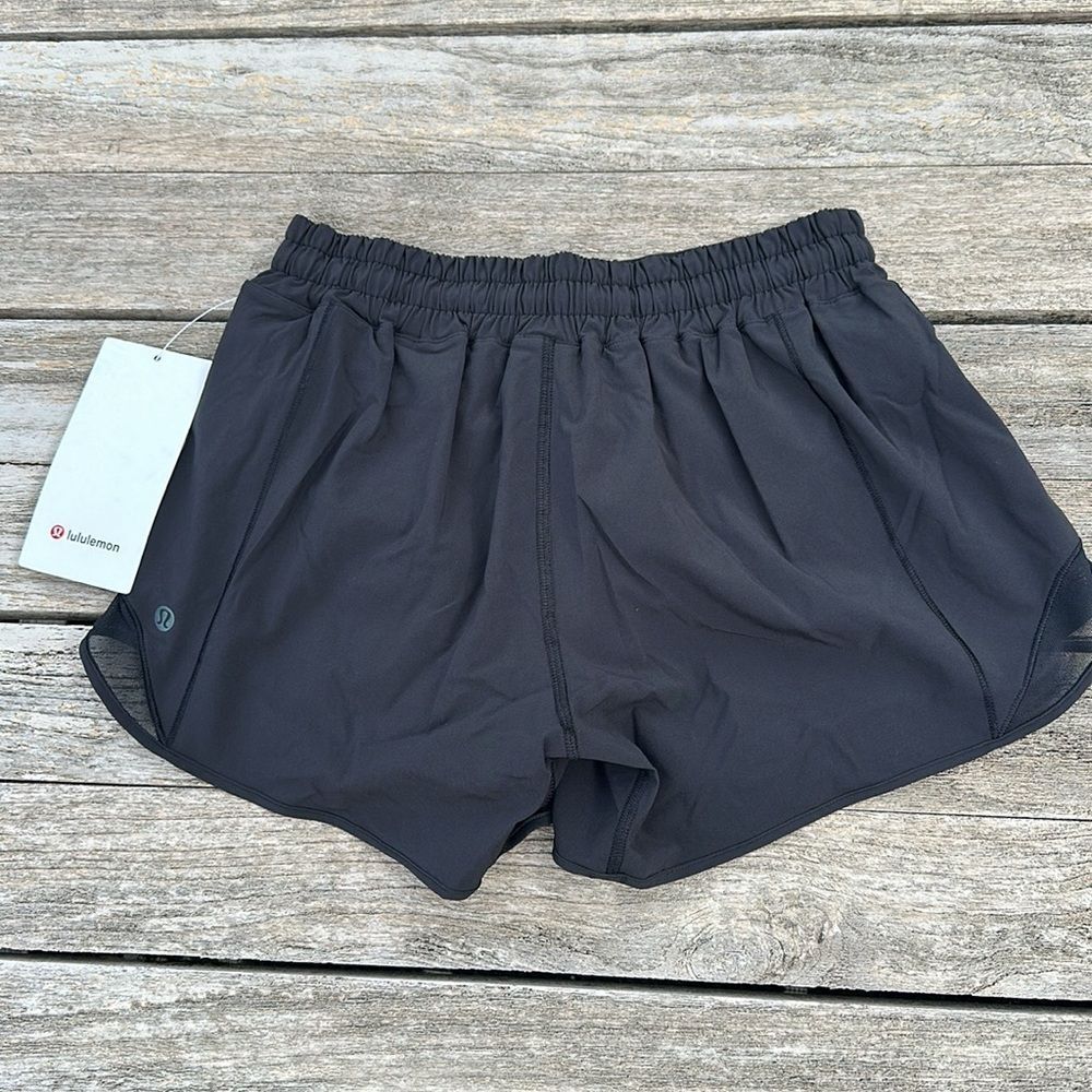 Lululemon Hotty Hot Short Long 4" Black size 6 NWT - Picture 4 of 7